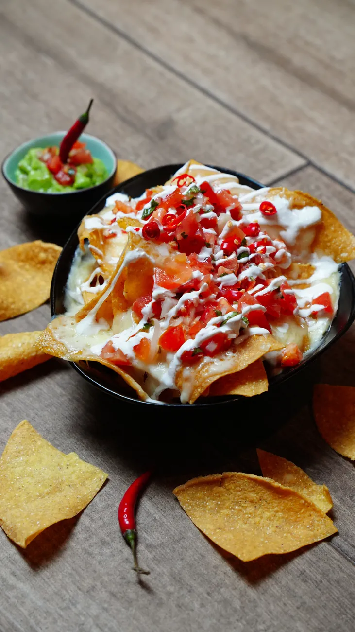 Nachos with tomatoes and sour cream